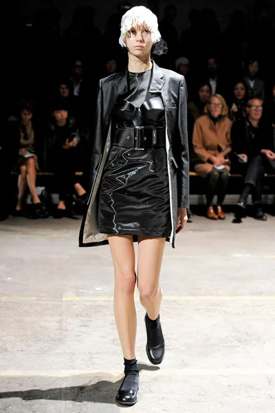 Look 15